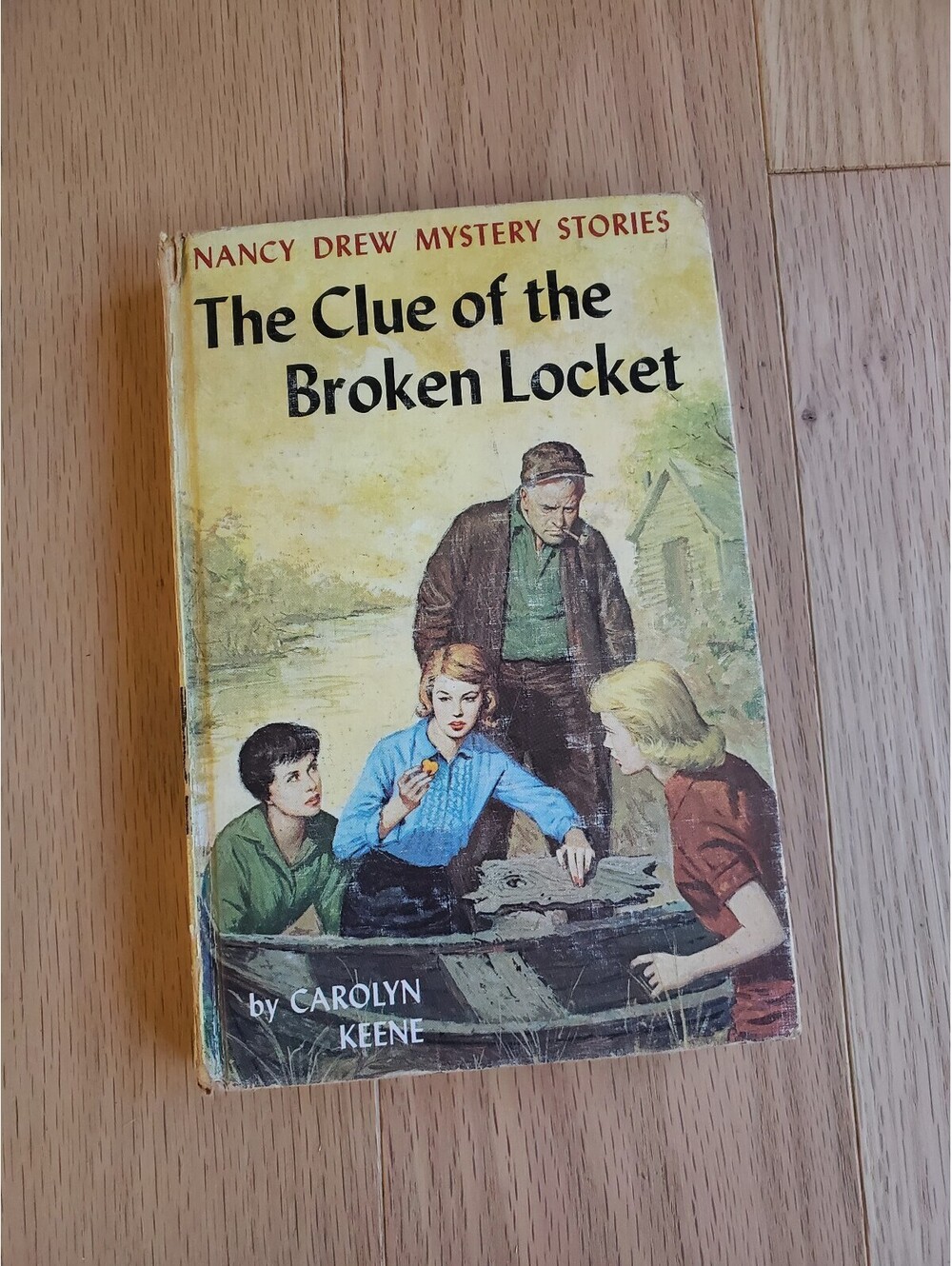 The Clue of the Broken Locket by Carolyn Keene - Nancy Drew Mystery Stories